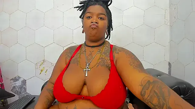 IvettePrice – webcam model profile photo Image 10