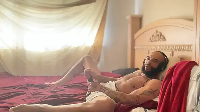 Yui-Ch – webcam model profile photo Image 15