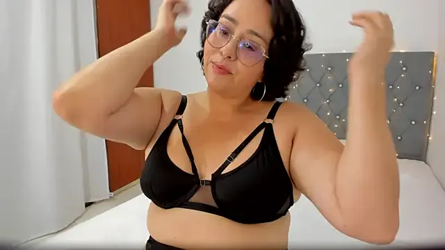 its_amesha – webcam model profile photo Image 2