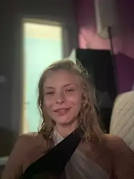 Yui-Ch – webcam model profile photo Image 3