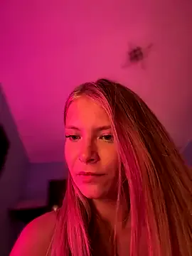 Yui-Ch – webcam model profile photo Image 9