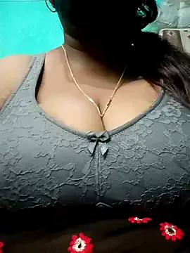 Megu_Melon – webcam model profile photo Image 2