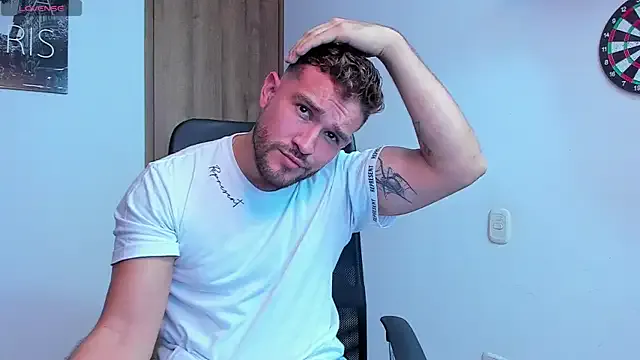 roouse – webcam model profile photo Image 6