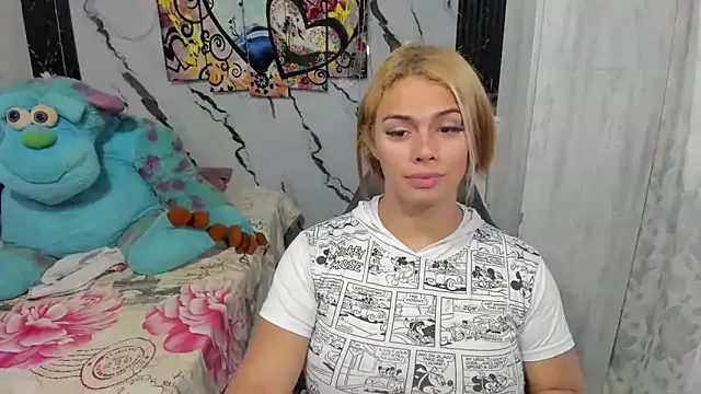 LT-333 – webcam model profile photo Image 13