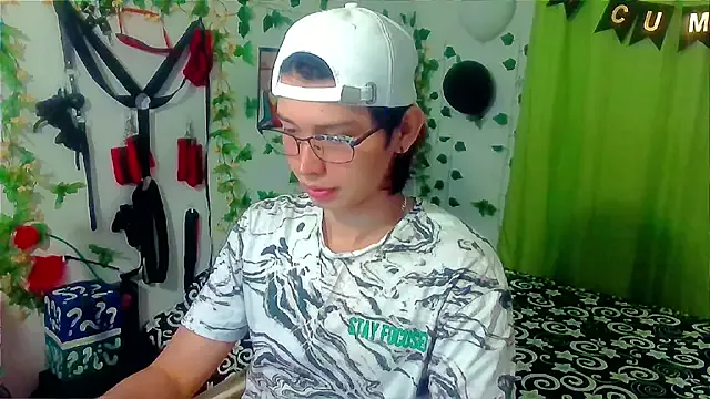 roouse – webcam model profile photo Image 7