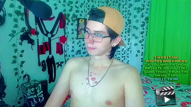 roouse – webcam model profile photo Image 9