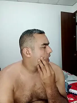 LT-333 – webcam model profile photo Image 14