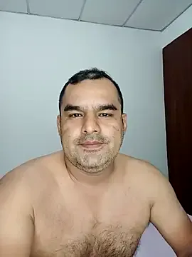 LT-333 – webcam model profile photo Image 17