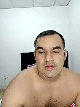 LT-333 – webcam model profile photo Image 6