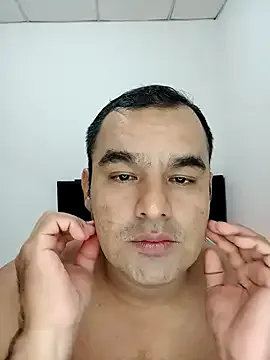 LT-333 – webcam model profile photo Image 8