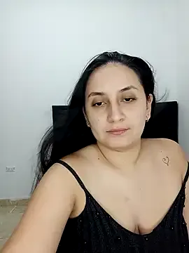 LT-333 – webcam model profile photo Image 9