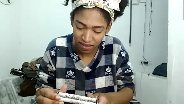 _Alicee_1 – webcam model profile photo Image 12