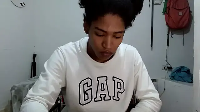 _Alicee_1 – webcam model profile photo Image 13