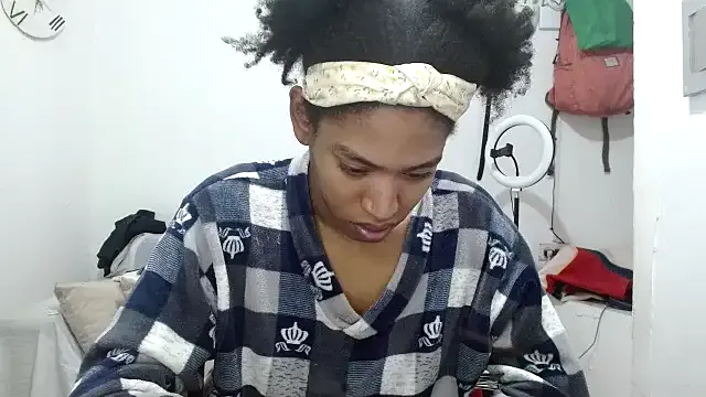 _Alicee_1 – webcam model profile photo Image 4