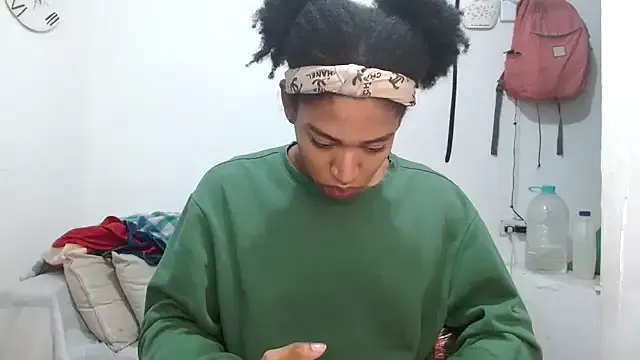 _Alicee_1 – webcam model profile photo Image 8