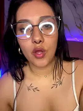  – webcam model profile photo Image 9