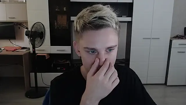 roouse – webcam model profile photo Image 12