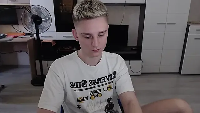 roouse – webcam model profile photo Image 15