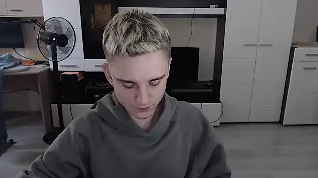 roouse – webcam model profile photo Image 16