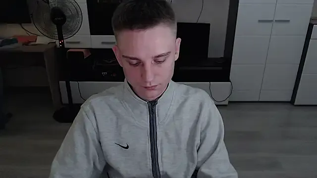 roouse – webcam model profile photo Image 19