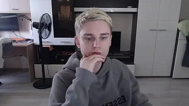 roouse – webcam model profile photo Image 4