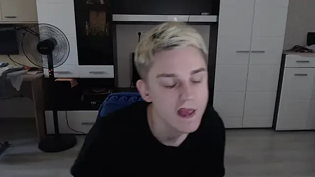 roouse – webcam model profile photo Image 5