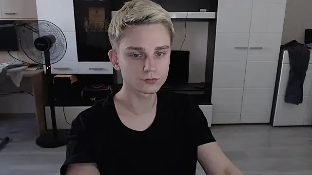 roouse – webcam model profile photo Image 6