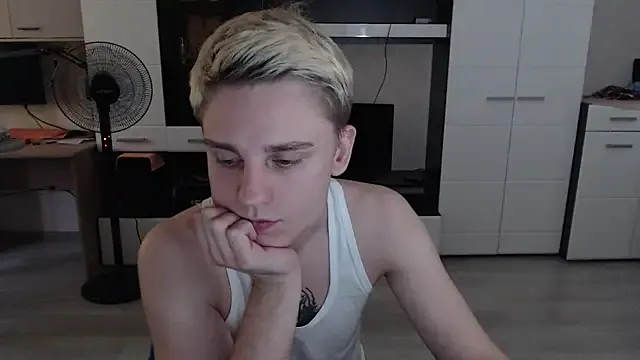 roouse – webcam model profile photo Image 7