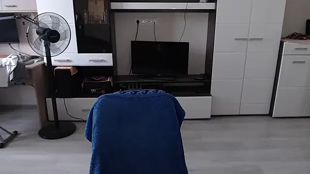 roouse – webcam model profile photo Image 8