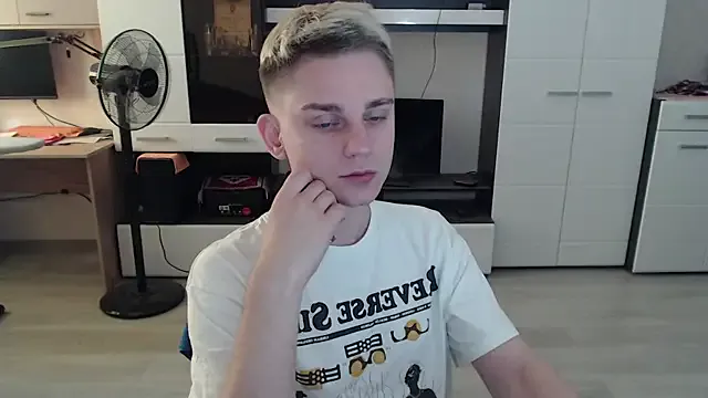 roouse – webcam model profile photo Image 9