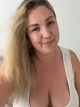 its_amesha – webcam model profile photo Image 16