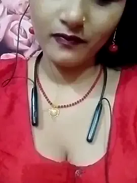 Yui-Ch – webcam model profile photo Image 5