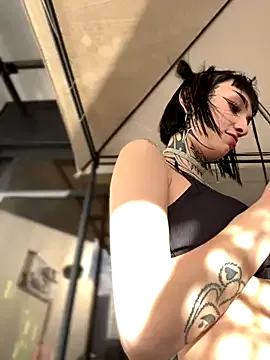 seraphine23 – webcam model profile photo Image 16