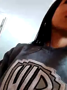 zui_lu – webcam model profile photo Image 7