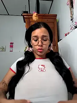 _Alice_1 – webcam model profile photo Image 12