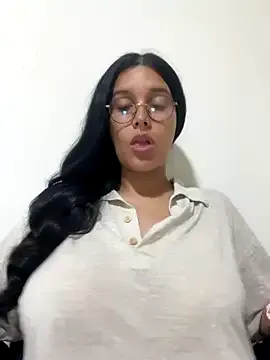 _Alice_1 – webcam model profile photo Image 8