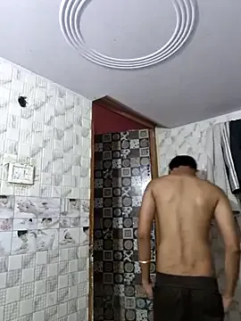 LT-333 – webcam model profile photo Image 10