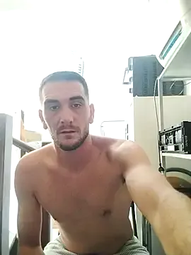 roouse – webcam model profile photo Image 12