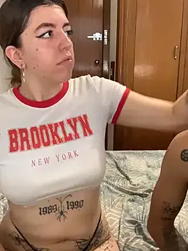 roouse – webcam model profile photo Image 3