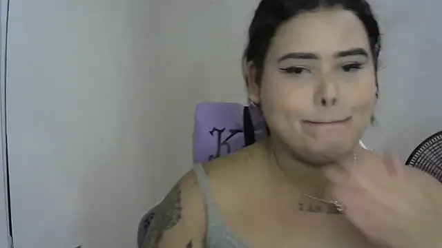 roouse – webcam model profile photo Image 11