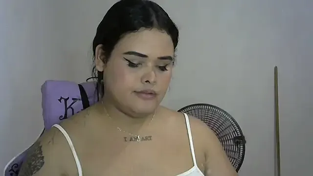 roouse – webcam model profile photo Image 13