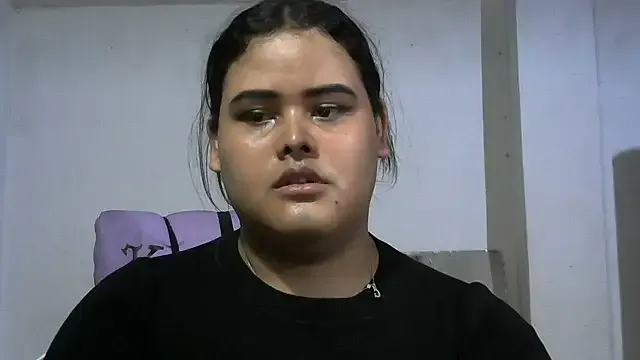 roouse – webcam model profile photo Image 17