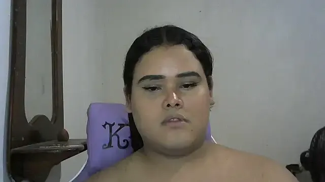 roouse – webcam model profile photo Image 6