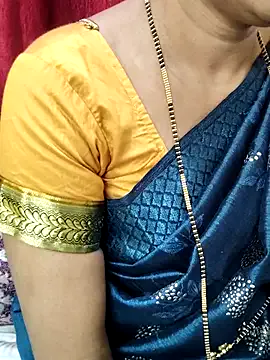 roouse – webcam model profile photo Image 13