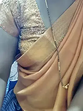 roouse – webcam model profile photo Image 4