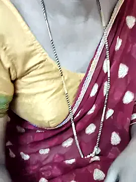 roouse – webcam model profile photo Image 5