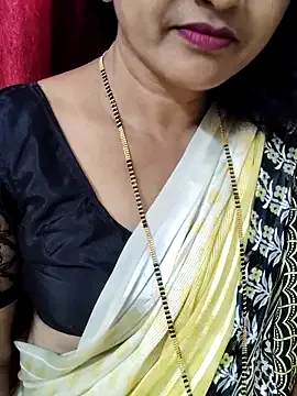 roouse – webcam model profile photo Image 9