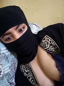 Yui-Ch – webcam model profile photo Image 12