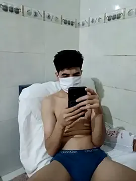 roouse – webcam model profile photo Image 2