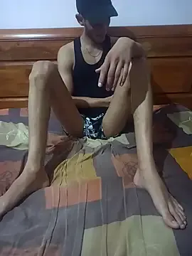 roouse – webcam model profile photo Image 13